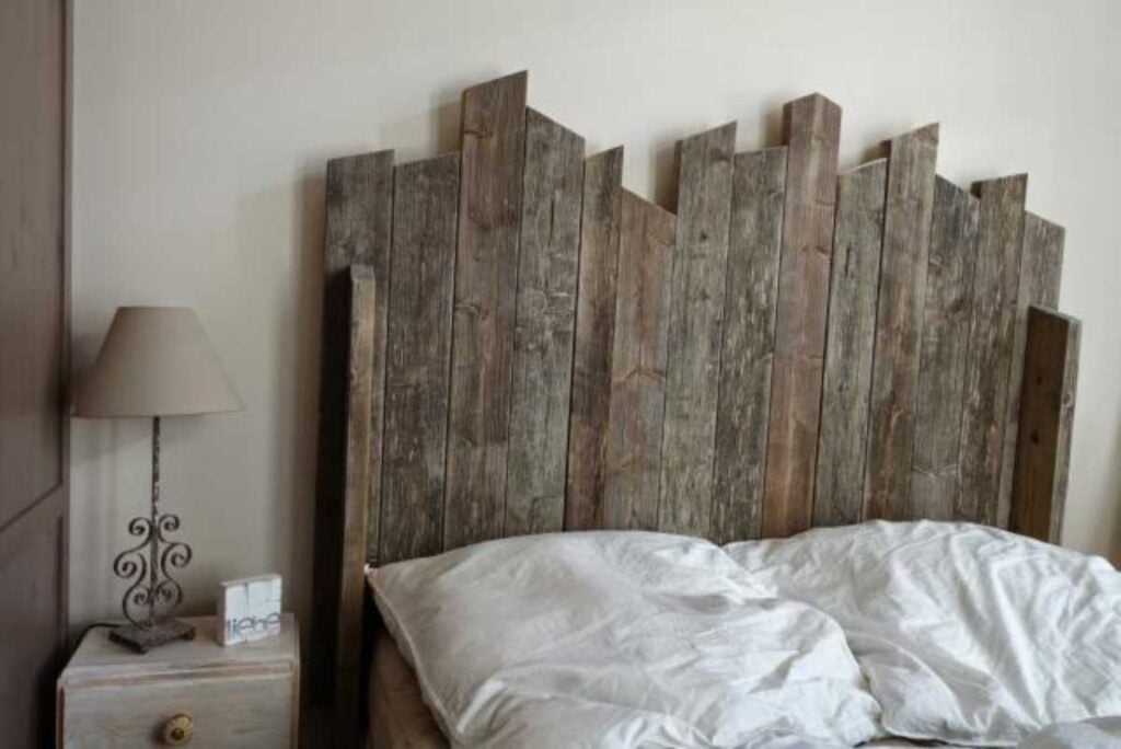 Construir una cabecera de madera rústica