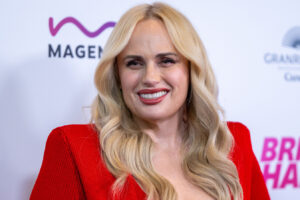 Las fotos de antes y después hacen evidente la transformación del rostro de Rebel Wilson debido a la pérdida de peso