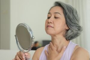 ¿Qué es exactamente el ‘cuello ozempic’? Le preguntamos a un médico