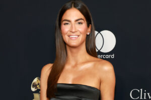 El vestido de gala de los Grammy 2026 de Kaitlan Collins la coronó como la reina del LBD