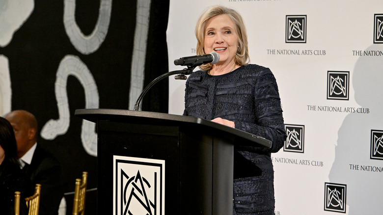 Hillary Clinton dando un discurso
