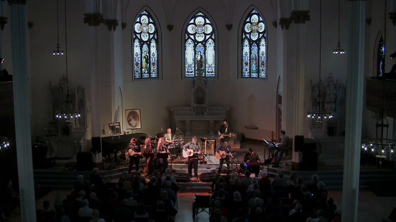 Actuación del Duluth Dylan Fest en el Sacred Heart Music Center