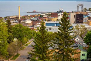 Cada mes de mayo, esta ciudad portuaria de Minnesota vibra con la celebración de Bob Dylan