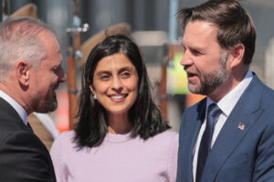 Usha Vance defiende el lila como tono destacado de la primavera de 2026