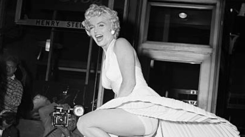 El icónico vestido blanco de Marilyn Monroe volado hacia arriba "La picazón de los siete años."