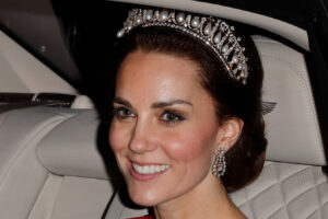9 veces que Kate Middleton usó las joyas de la princesa Diana, en fotos