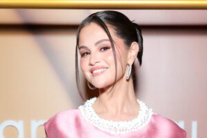 Selena Gomez se quedó sin maquillaje y aprovechó las críticas para dejar claro un punto importante