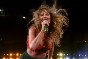6 veces Taylor Swift lució sus hermosos rizos naturales