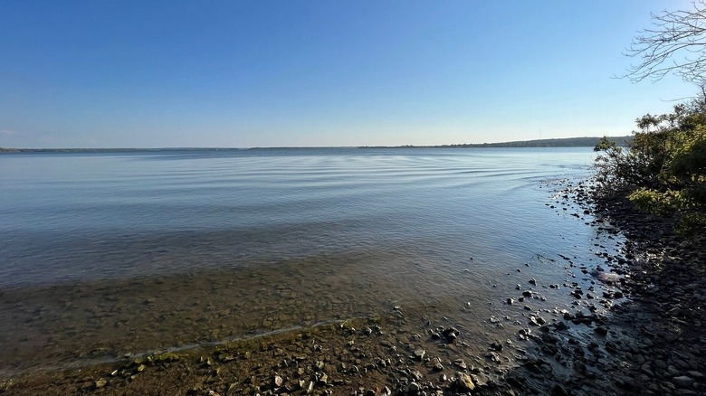 Foto de la costa en el área de Bernice en Grand Lake State Park