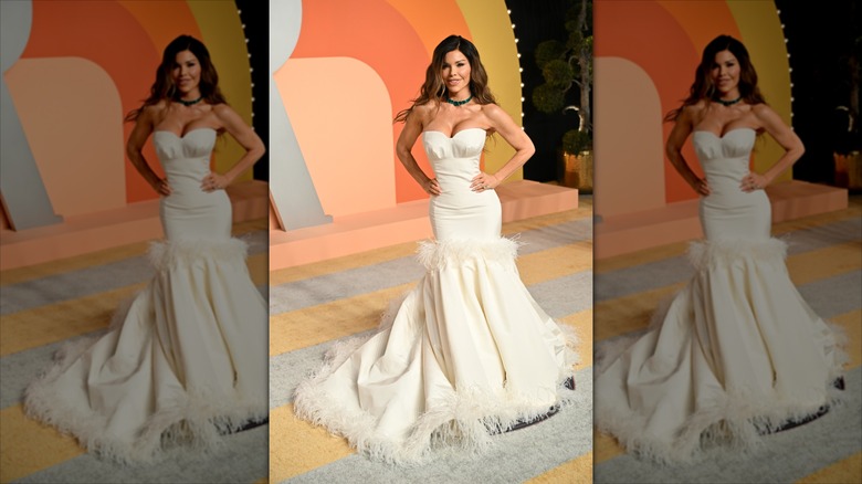 Lauren Sánchez Bezos sonríe luciendo un vestido blanco estilo sirena.