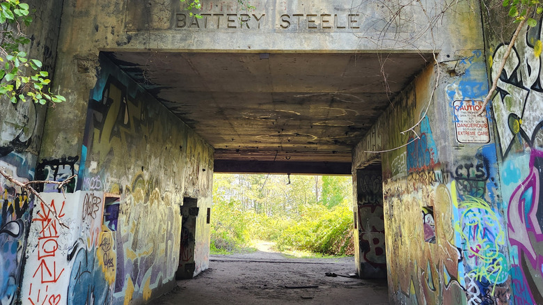 Battery Steele, una fortificación militar desierta y cubierta de maleza, en Peaks Island en las islas de Casco Bay, Maine
