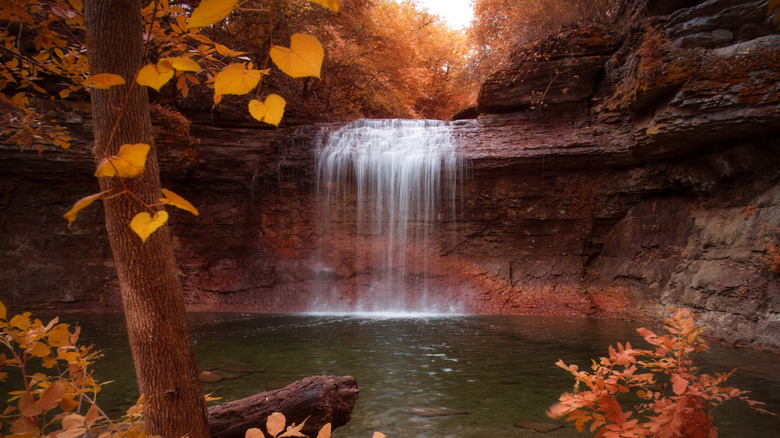 Milliken Falls dentro de Quarry Trails Metro Park