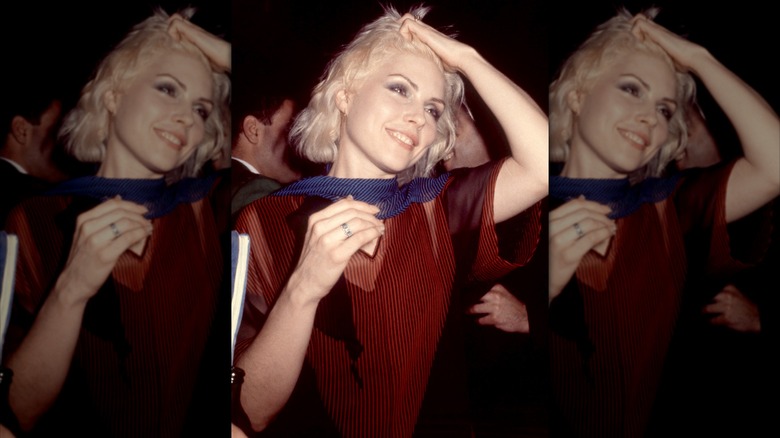 Debbie Harry asiste a una fiesta por el décimo aniversario de la revista 'Interview' de Andy Warhol en el club nocturno y discoteca Manhattan Studio 54 en Nueva York, Nueva York, 7 de junio de 1979