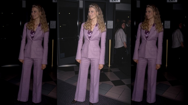 Laura Dern viste un powersuit color rosa en 1996 