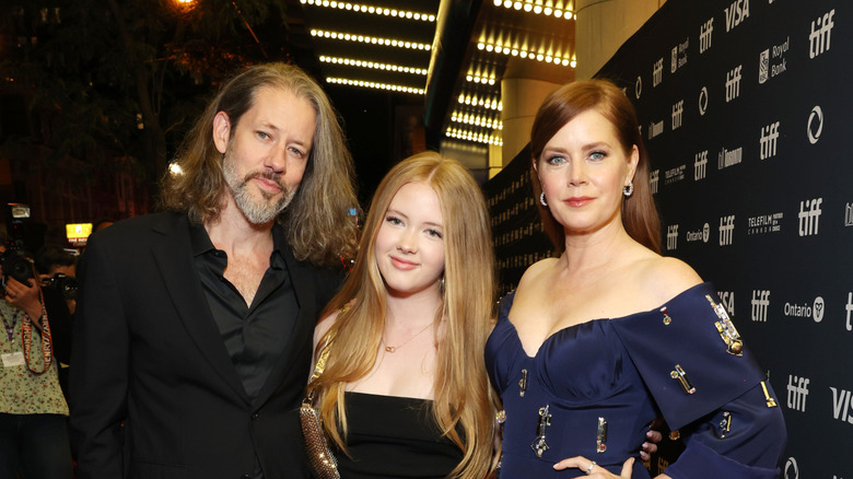 Darren Le Gallo y Amy Adams con Aviana