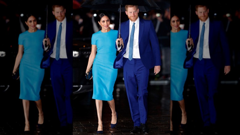 Meghan Markle con un precioso vestido azul en los premios Endeavor Fund Awards