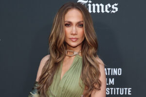 Ha sido impresionante ver la transformación del cabello de Jennifer Lopez
