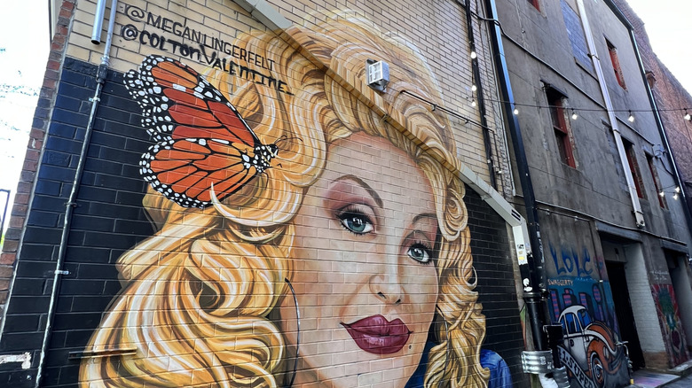 Mural de Dolly Parton en Knoxville, Market Square de Tennessee