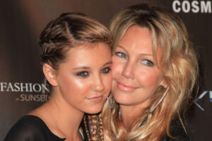 Ava Sambora, la hija de la actriz de los 80 Heather Locklear, ha crecido hasta ser hermosa