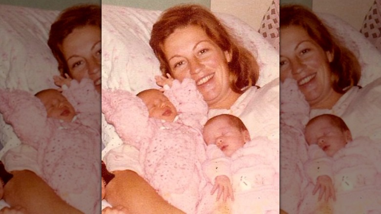 Bebés Gisele y Patricia con mamá Vania