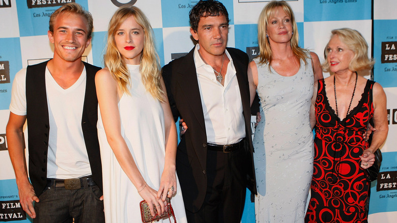 Melanie Griffith, Tippi Hedren, Jesse Johnson, Dakota Johnson y Antonio Banderas en la presentación de 2008 en el Festival de Cine de Los Ángeles 
