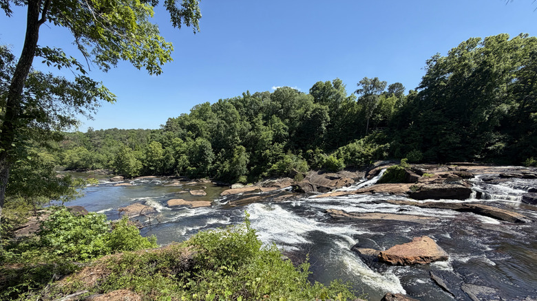 Los rápidos en High Falls State Park, Georgia