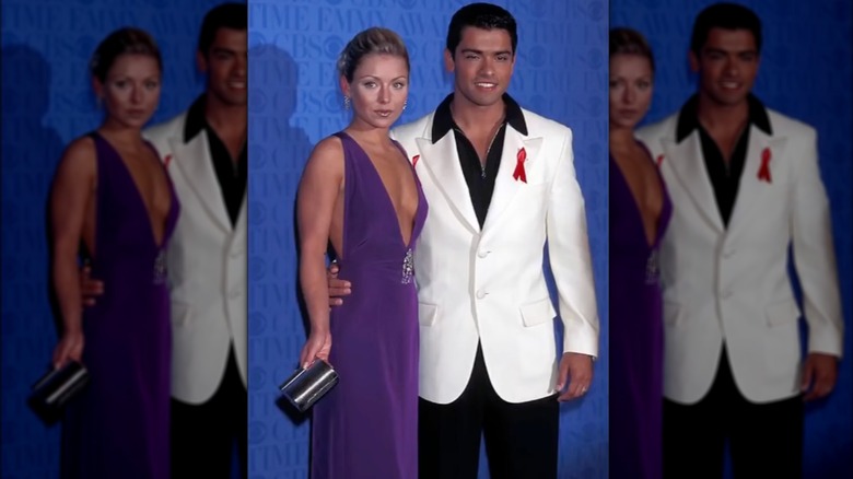 Kelly Ripa y Mark Consuelos en los Emmy.