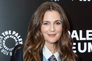 Las 2 cesáreas de Drew Barrymore pasaron factura a su cuerpo, pero está aprendiendo a amarlo de nuevo