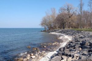 Entre Buffalo y Rochester se encuentra el parque costero recientemente renovado de Nueva York con senderos y vistas al lago Ontario
