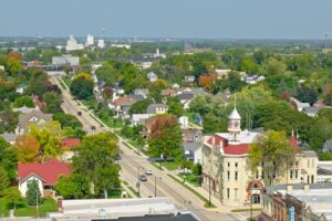 La ciudad de cuentos de Wisconsin, a menos de una hora de Madison, tiene tiendas divertidas, festivales y un centro histórico