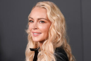 El amor de Lindsay Lohan por su cuerpo posparto muestra hasta dónde ha llegado