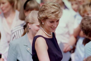 El atuendo de la princesa Diana de 1995 que las estrellas más importantes de la moda consideraron su ‘más elegante’