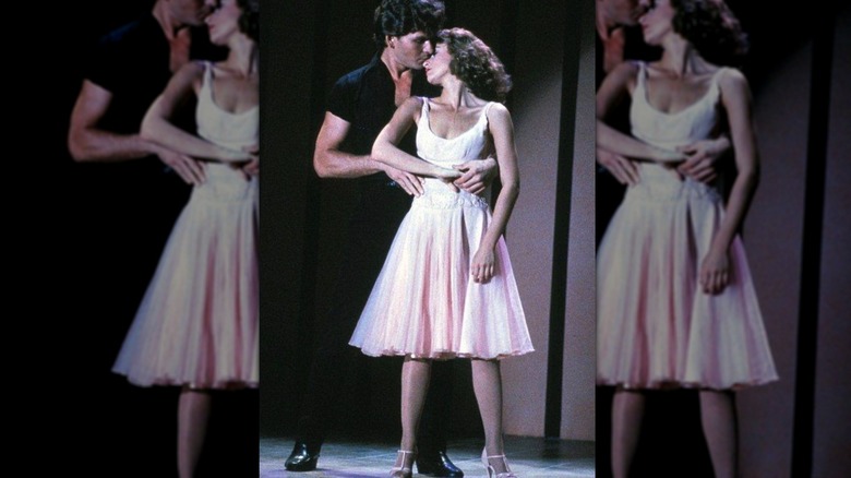 Baby Houseman luciendo su icónico vestido rosa en la escena final de 'Dirty Dancing'.