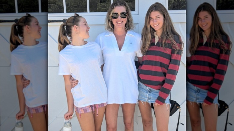 Rebecca Romijn sonríe con sus hijas Charlie y Dolly
