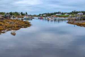 Entre el Parque Nacional Acadia y la frontera de Canadá se encuentra la ciudad costera subestimada de Maine con un parque estatal y una playa