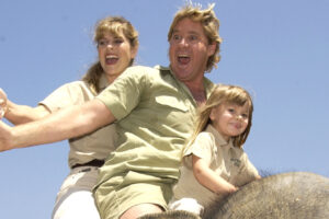 10 fotos de Bindi Irwin cuando era una niña salvaje con mamá Terri y papá Steve