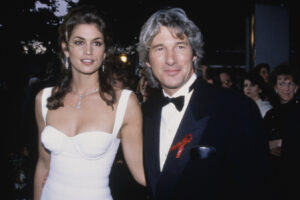 Parejas de celebridades que dominaron las alfombras rojas de los 90 y lucieron bien haciéndolo