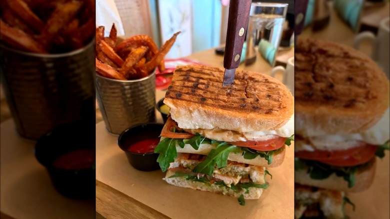 Comida en Brunch House 1850, restaurante en Southbury, Connecticut