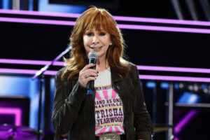 El único artículo de moda en el que Reba McEntire se niega a gastar toneladas de dinero