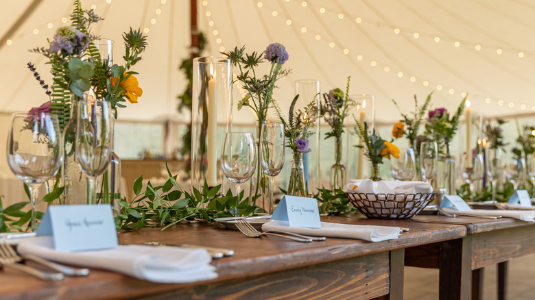 Mesa de boda rústica