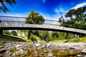 Entre Nueva York y Hartford se encuentra la encantadora ciudad de Connecticut con parques vibrantes y un zoológico cercano