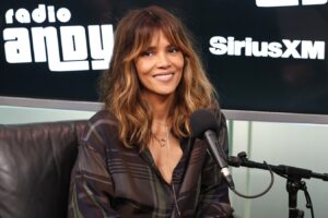 Cita del día de Halle Berry: “Nunca se equilibra por completo”. Es una lucha constante de…’