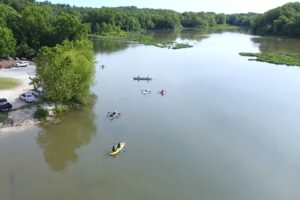 Ubicado en Springfield se encuentra el pintoresco parque junto al lago de Missouri, con pesca, paseos en bote y senderos.