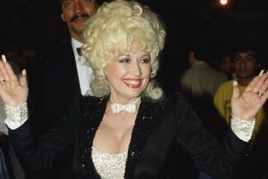 1984 fue el mejor año para el cabello de Dolly Parton y estas fotos lo demuestran sin lugar a dudas
