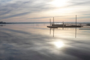 Cerca de la ciudad de Oklahoma hay un pintoresco lago artificial para pescar, pasear en bote y acampar
