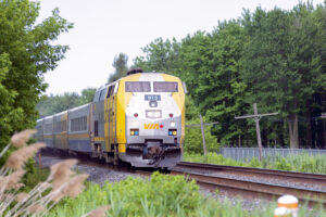 El tren de pasajeros más antiguo de América del Norte destaca las comunidades canadienses con encanto histórico y vistas etéreas