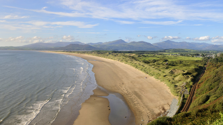 Playa de Harlech en el Parque Nacional Eryri, Gales