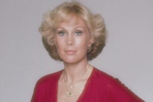 7 preciosos peinados de Barbara Eden para replicar si tienes el pelo corto