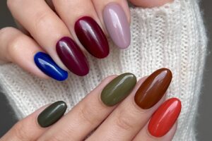 5 colores terrosos que te ayudarán a lograr la manicura perfecta para el otoño de 2026