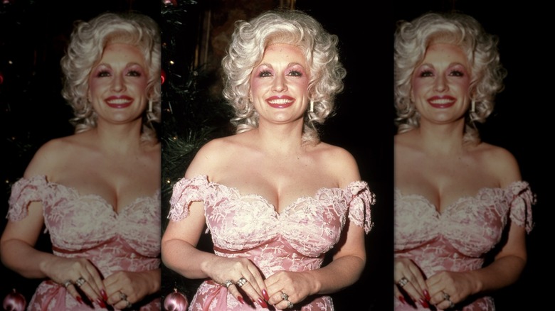Una foto de Dolly Parton en 1981 en la ciudad de Nueva York.